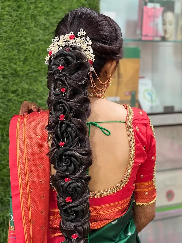 Sakhi Beauty Parlour - Akole