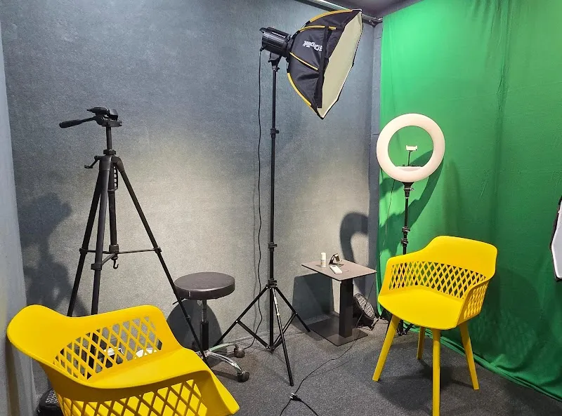 Bijli Studio | Podcasting, Solocasting & UGC Videos