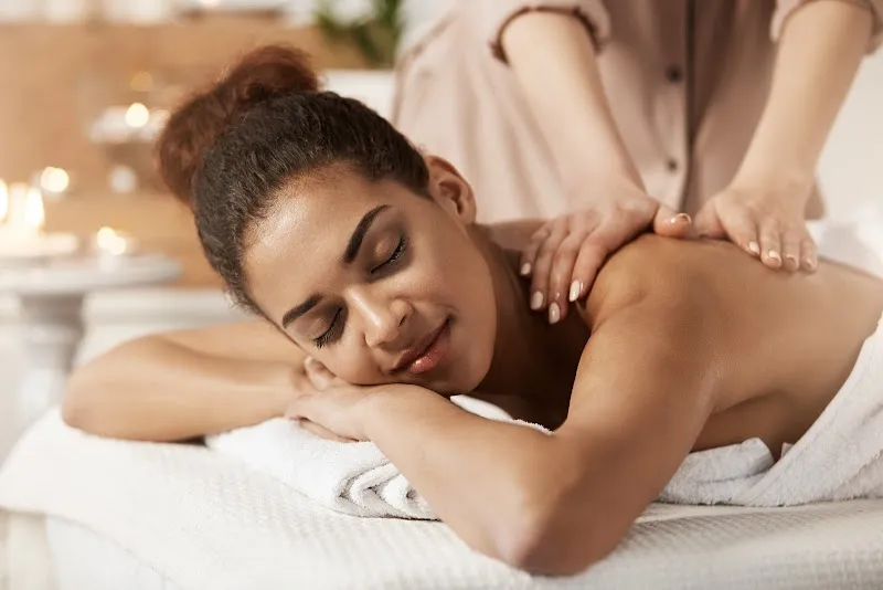 SILVER LOUNGE (Unisex Salon & Spa)