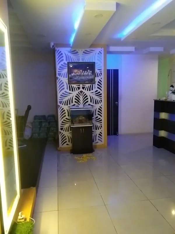 SILVER LOUNGE (Unisex Salon & Spa)