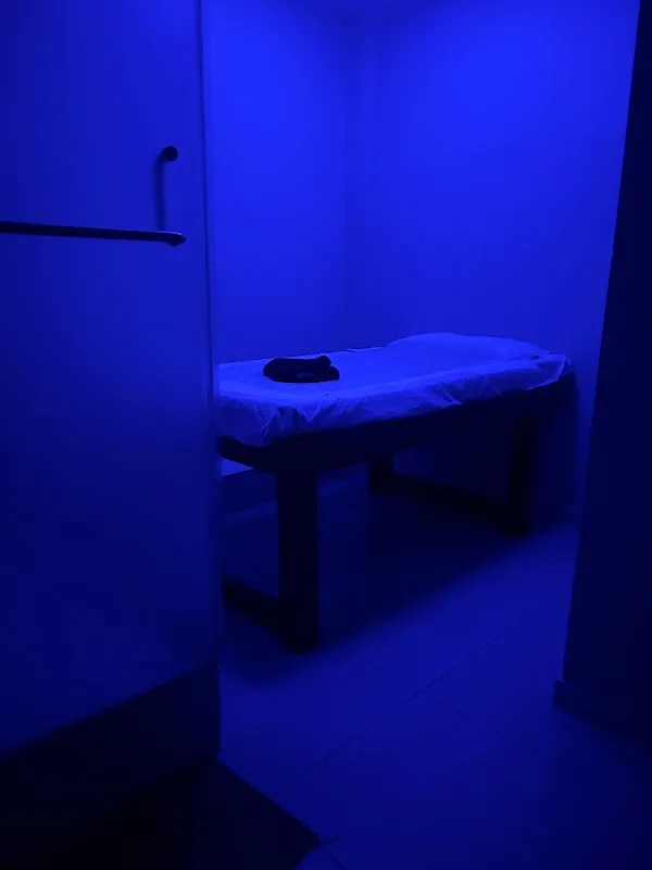 SILVER LOUNGE (Unisex Salon & Spa)