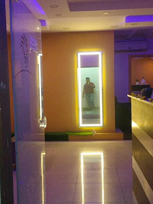 SILVER LOUNGE (Unisex Salon & Spa)
