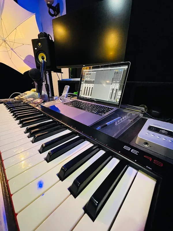 ASHU MUSIC HOUSE