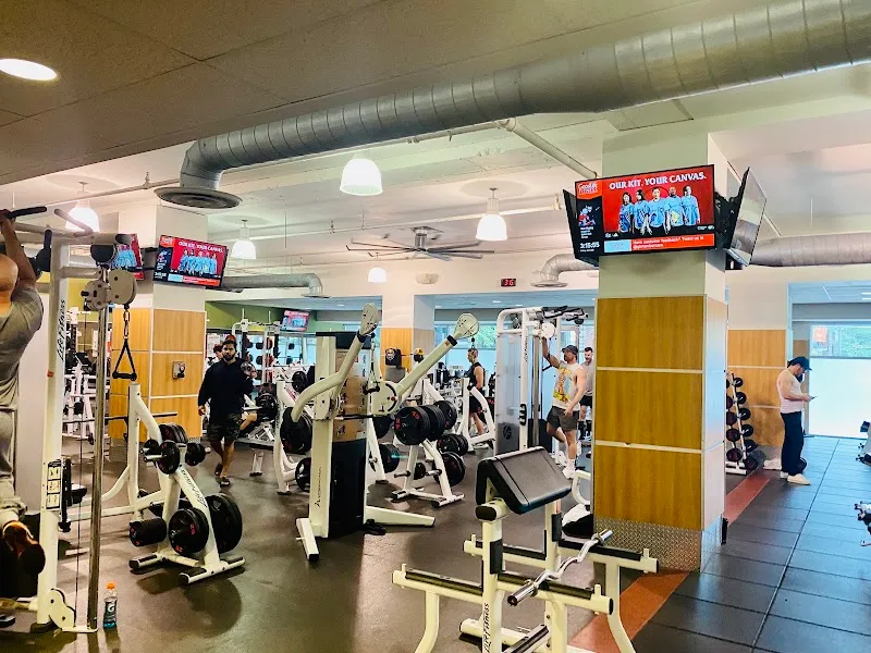 GoodLife Fitness Toronto 137 Yonge Street