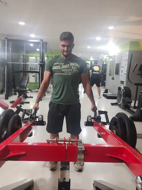 Raw Fitness _Best Gym In Richmond Town| Unisex gym