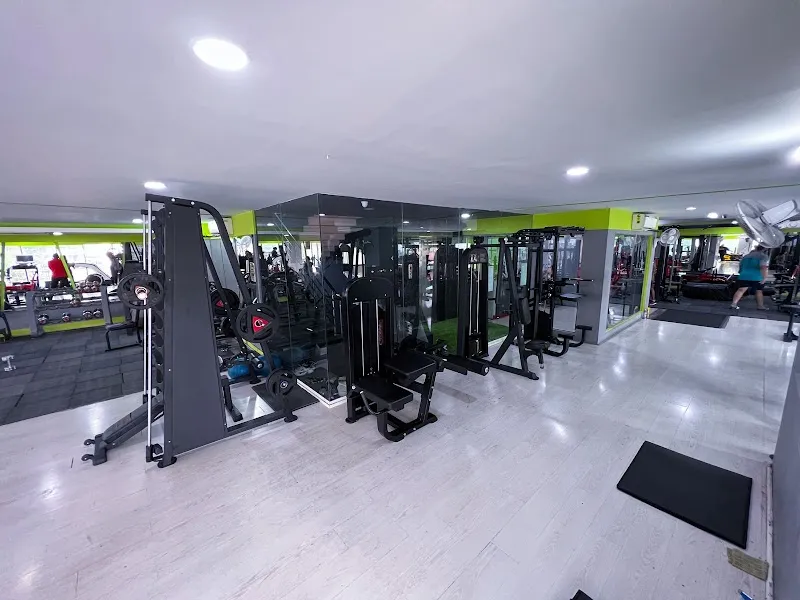 Raw Fitness _Best Gym In Richmond Town| Unisex gym