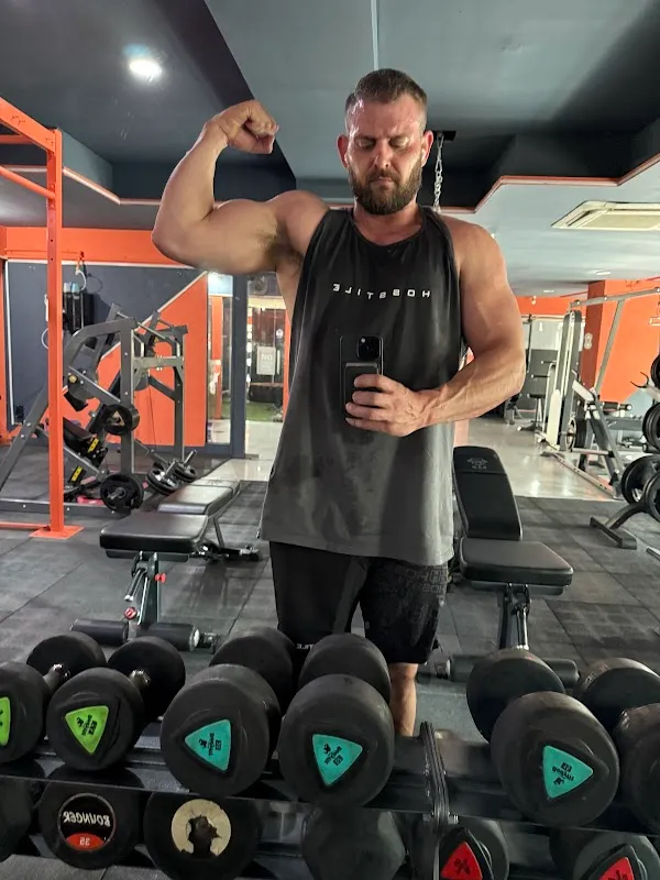 Raw Fitness _Best Gym In Richmond Town| Unisex gym