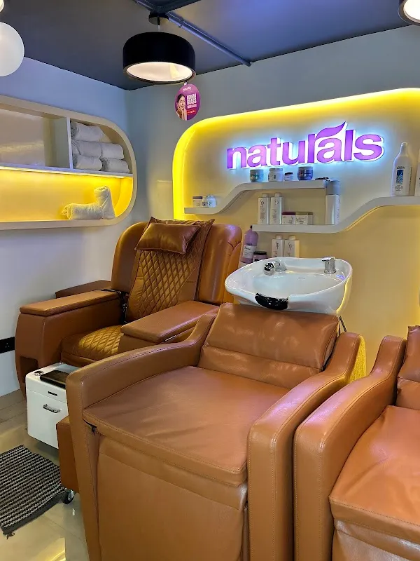 Naturals Unisex Hair And Style Salon