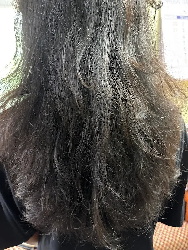 Naturals Unisex Hair And Style Salon