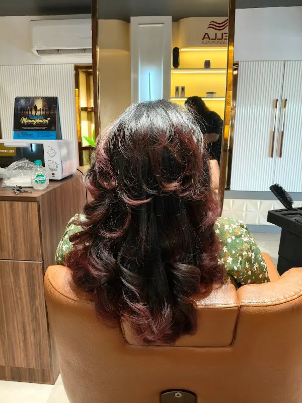 Naturals Unisex Hair And Style Salon