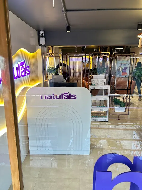 Naturals Unisex Hair And Style Salon