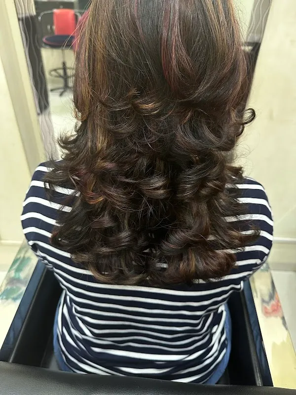 Curl me crazy salon Mulund East