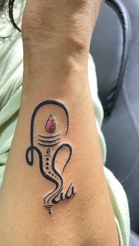 R Tattoo Studio