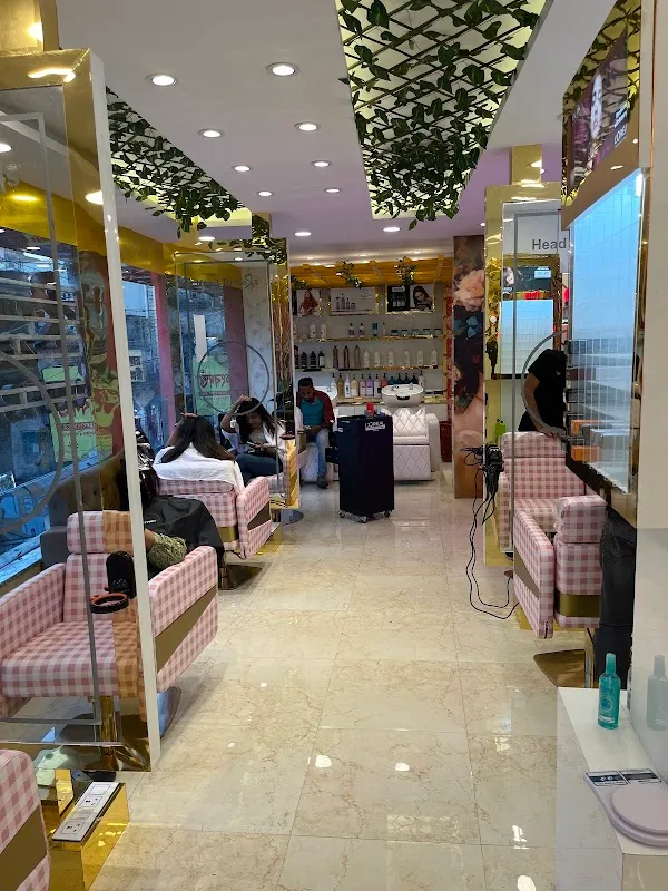 Head Turners Salons - Hatibagan
