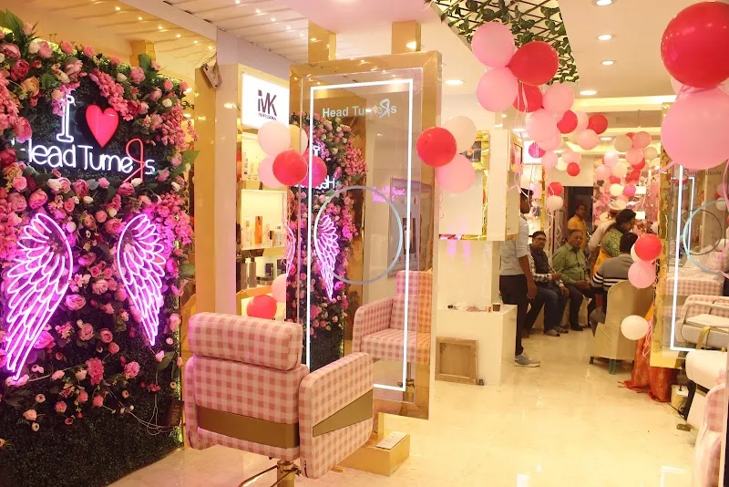 Head Turners Salons - Hatibagan