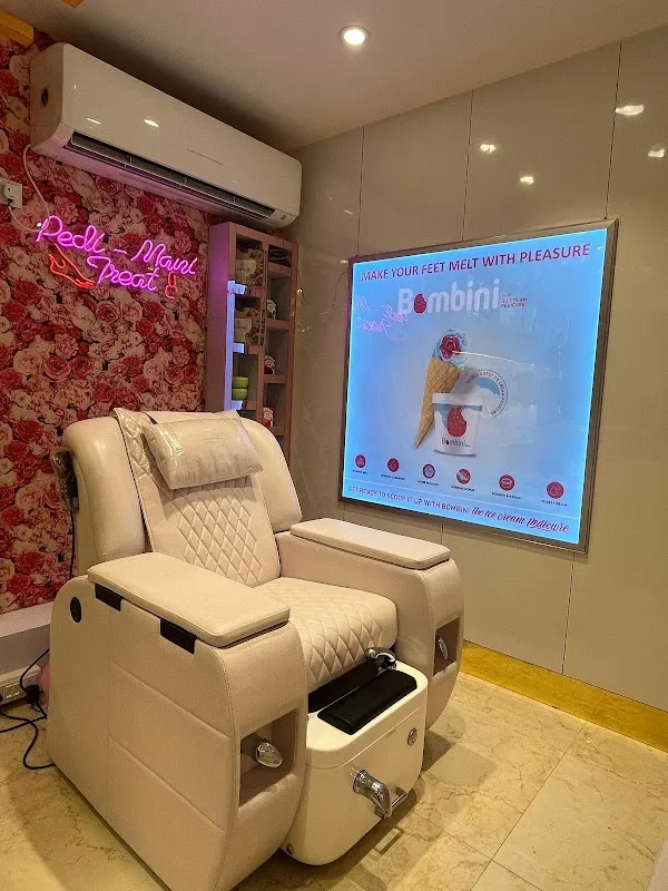 Head Turners Salons - Hatibagan