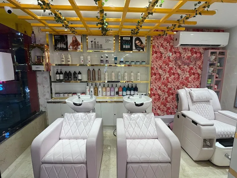 Head Turners Salons - Hatibagan