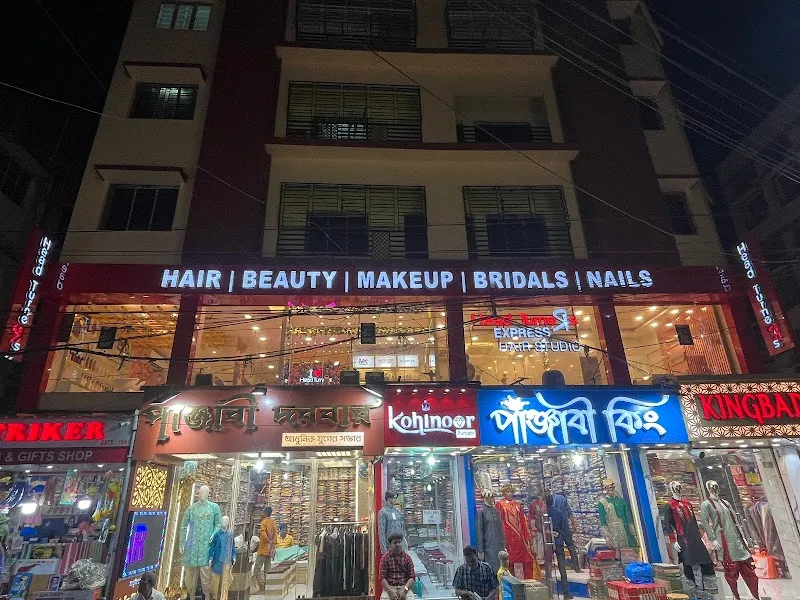 Head Turners Salons - Hatibagan