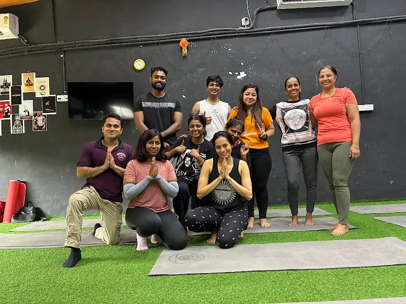 Fitoholic Raw Fitness Studio: Calisthenics x Yoga