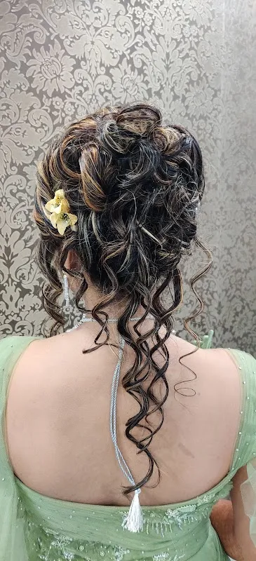 Kanika makeover Bridal makeup artists & skin expert, academy/training center south delhi