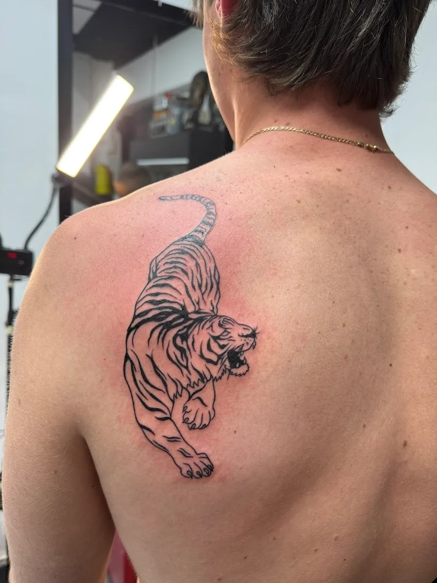 LUCKY TATTOO