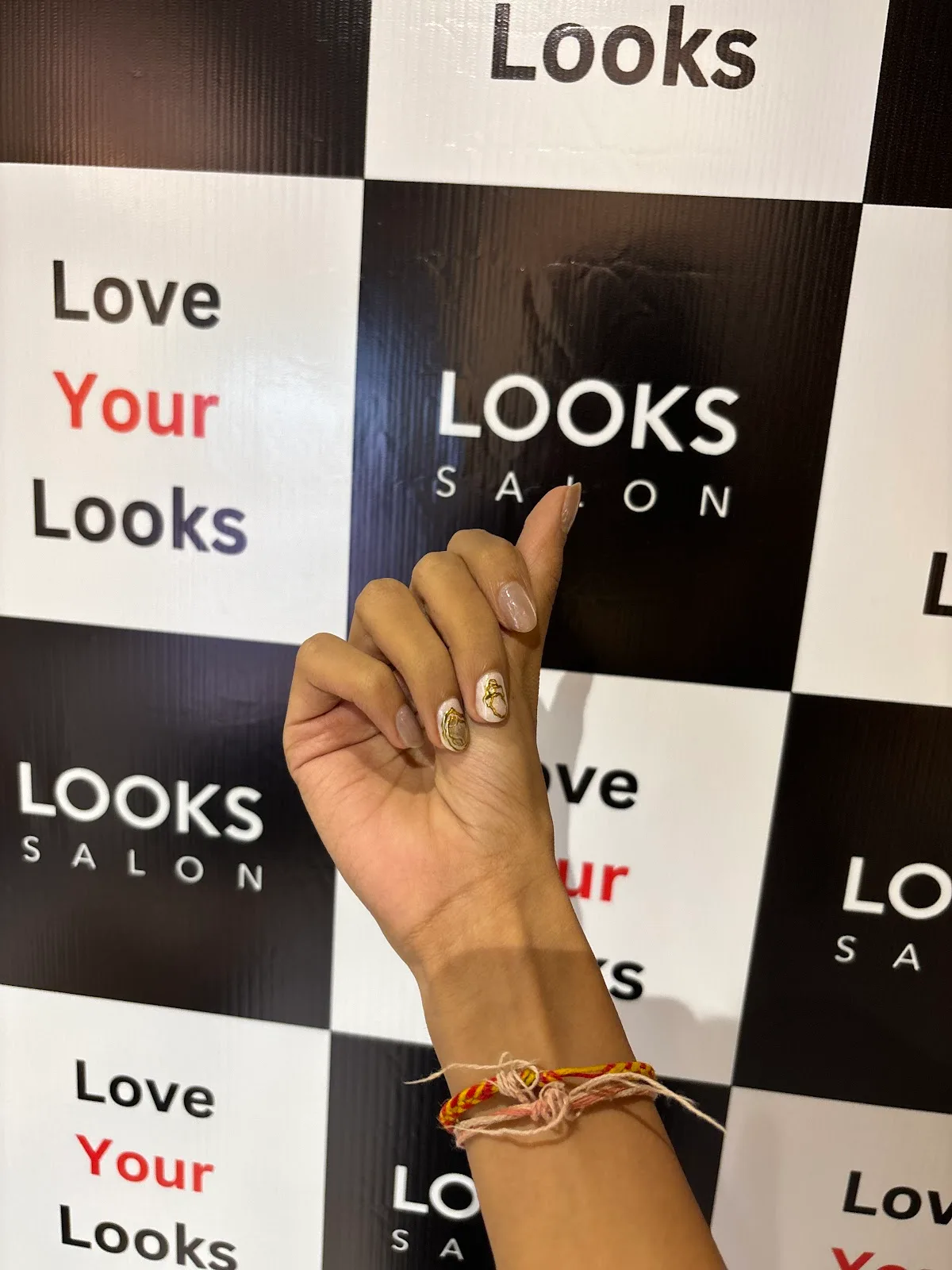 Looks Salon