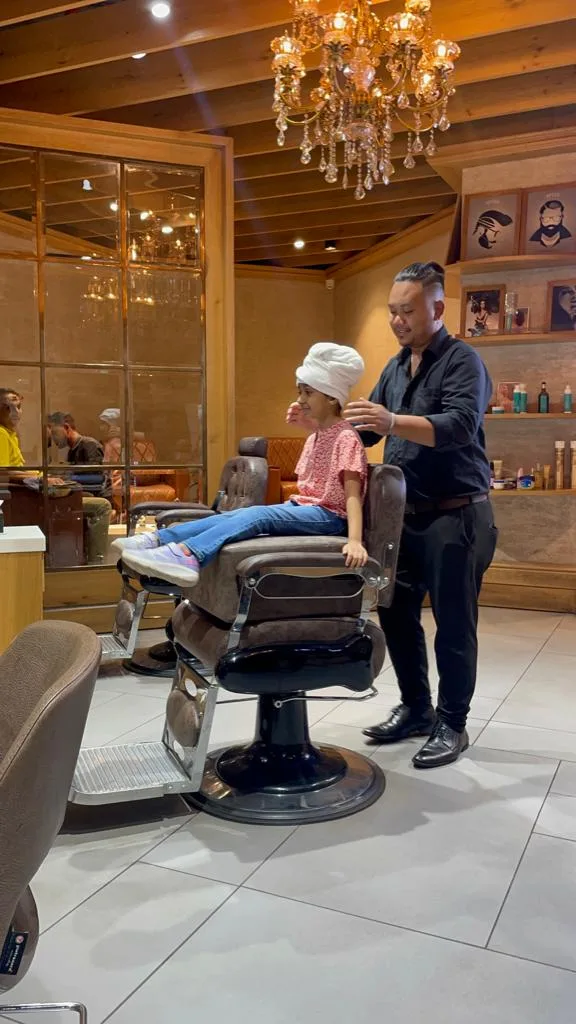 Looks Salon