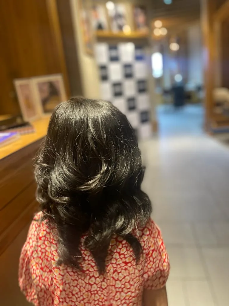 Looks Salon