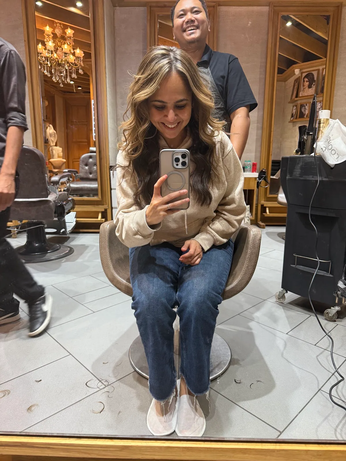 Looks Salon
