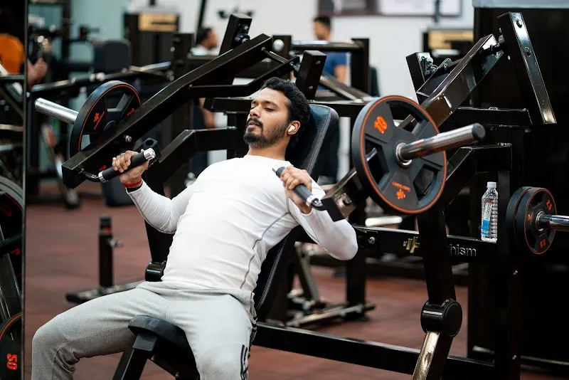 Healthism 24x7 - Biggest Gym In Lucknow