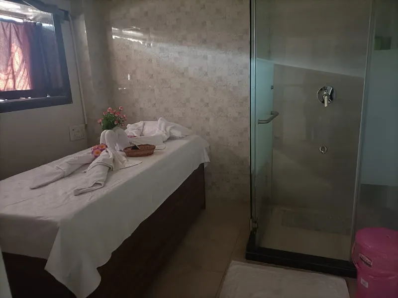 Lily Thai Spa & Salon Unisex