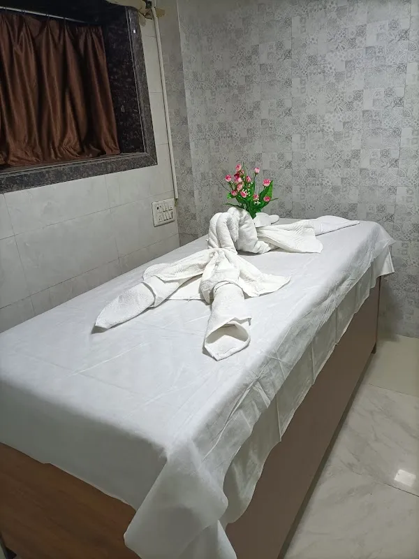Lily Thai Spa & Salon Unisex