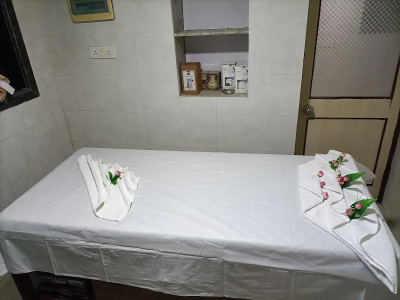 Lily Thai Spa & Salon Unisex