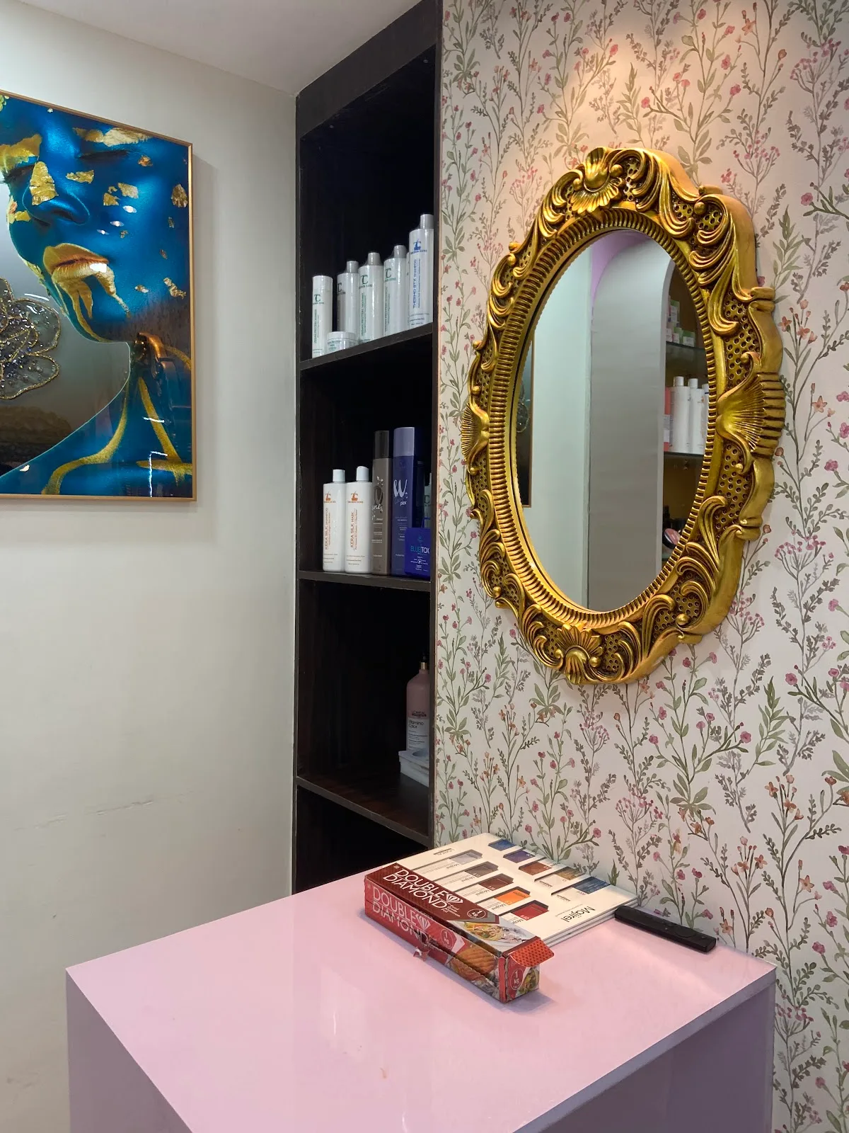 Selfie Unisex Salon TI Mall
