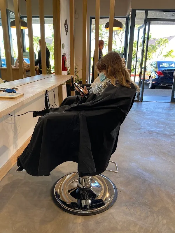 OAK MONSARRAT SALON