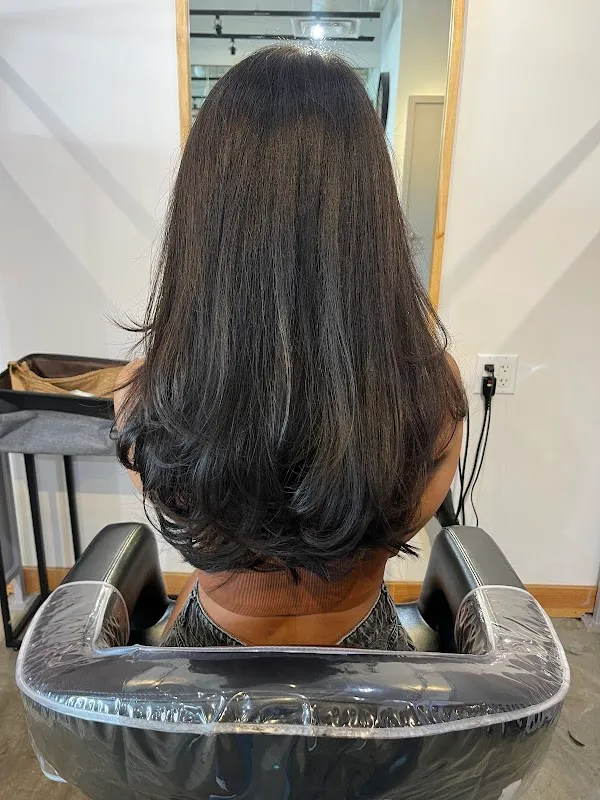 OAK MONSARRAT SALON