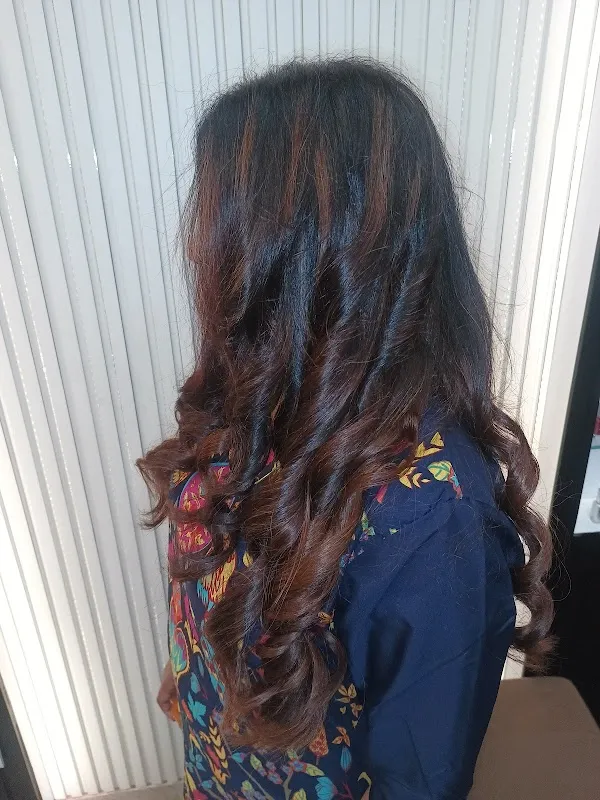 Aurum Unisex Salon