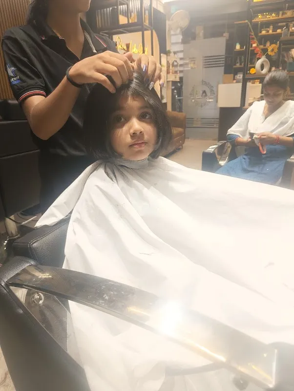Aurum Unisex Salon