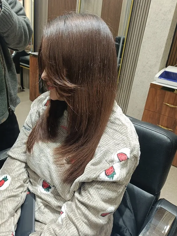 Aurum Unisex Salon
