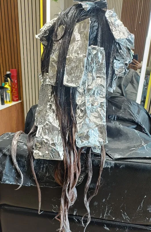 Aurum Unisex Salon