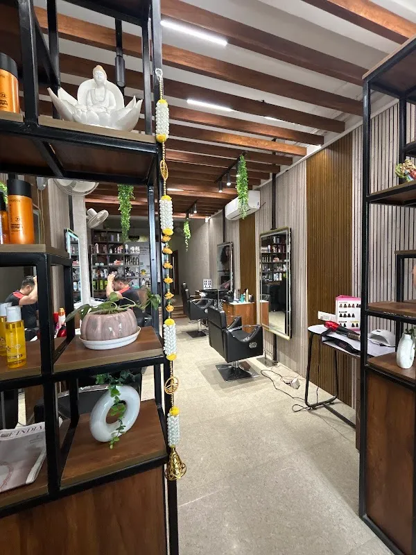 Aurum Unisex Salon