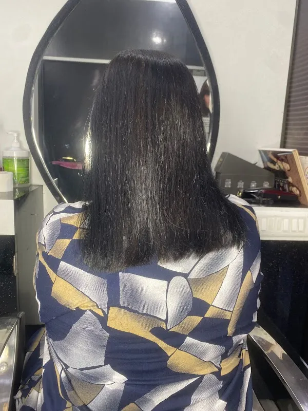 Shaina Unisex Salon