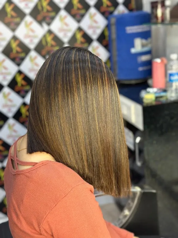 Shaina Unisex Salon