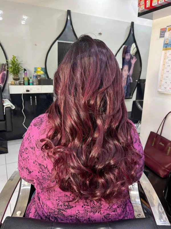 Shaina Unisex Salon