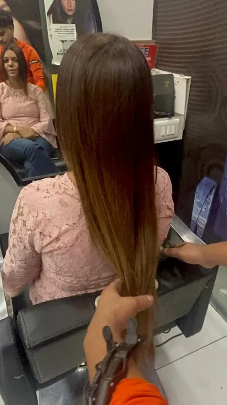 Shaina Unisex Salon