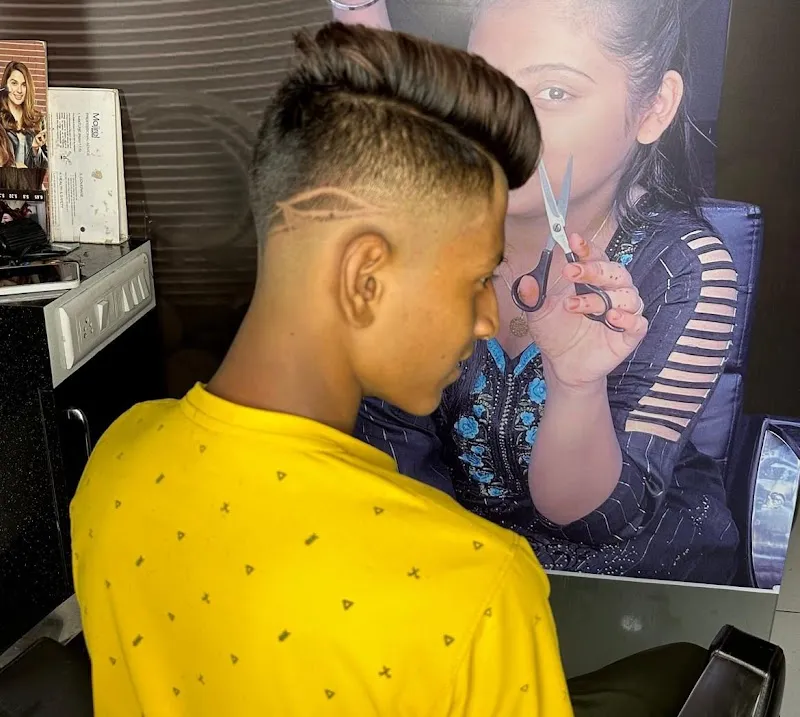 Shaina Unisex Salon