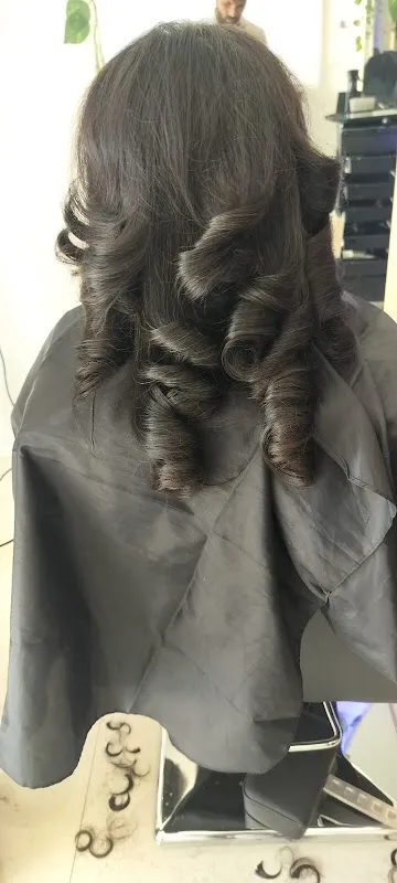 CREATIVE 24 UNISEX SALON