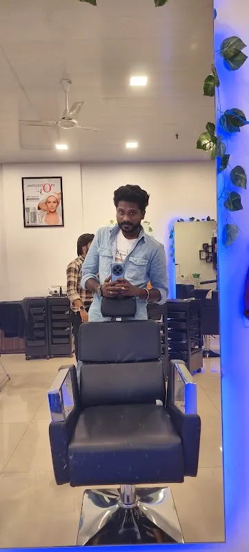 CREATIVE 24 UNISEX SALON