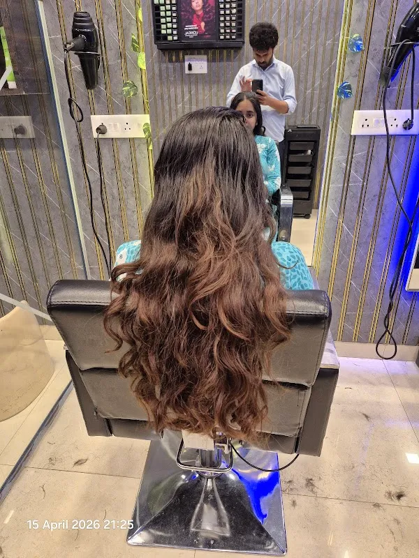 CREATIVE 24 UNISEX SALON