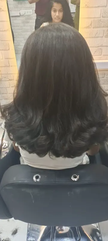 V.LOOKS SALON